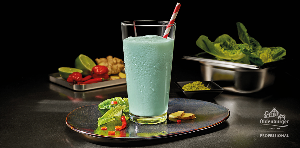 Smoothie with Lettuce, Ginger and Chili